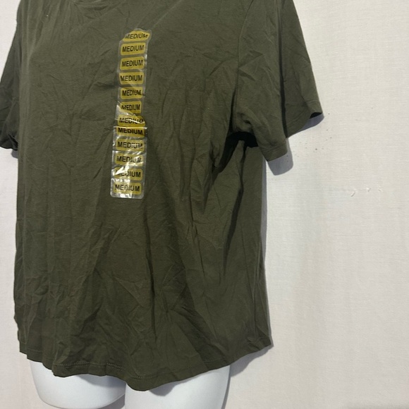 Green Short Sleeve Crew Neck Tee Shirt - Picture 2 of 4